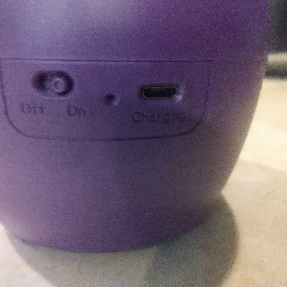 Portable Bluetooth speaker with multi colored unicorn lights & charger - Picture 3 of 6